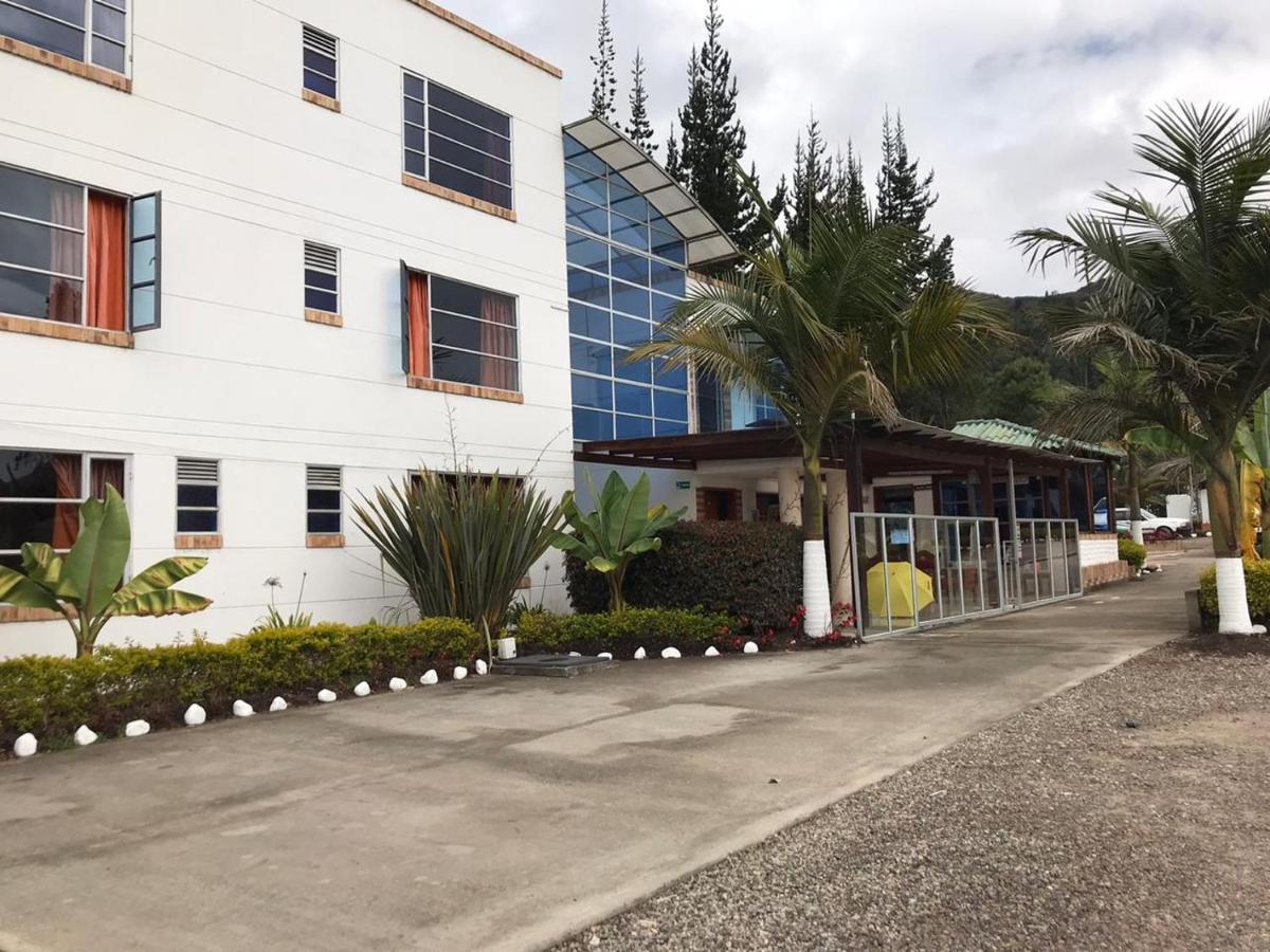 Hotel Palmeras *
